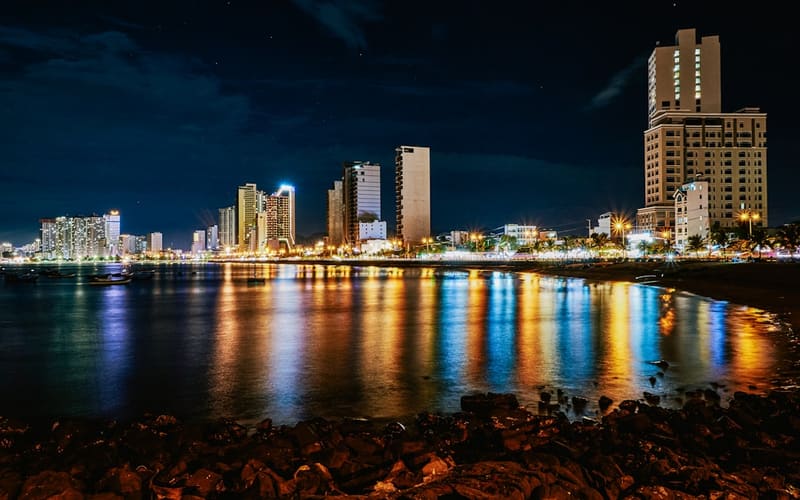 Nha Trang, Wietnam dzielnica nocnego życia dla dorosłych nocą