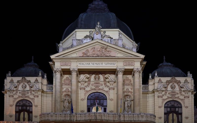 Pécs (Fünfkirchen), Ungarn Erwachsenenviertel bei Nacht