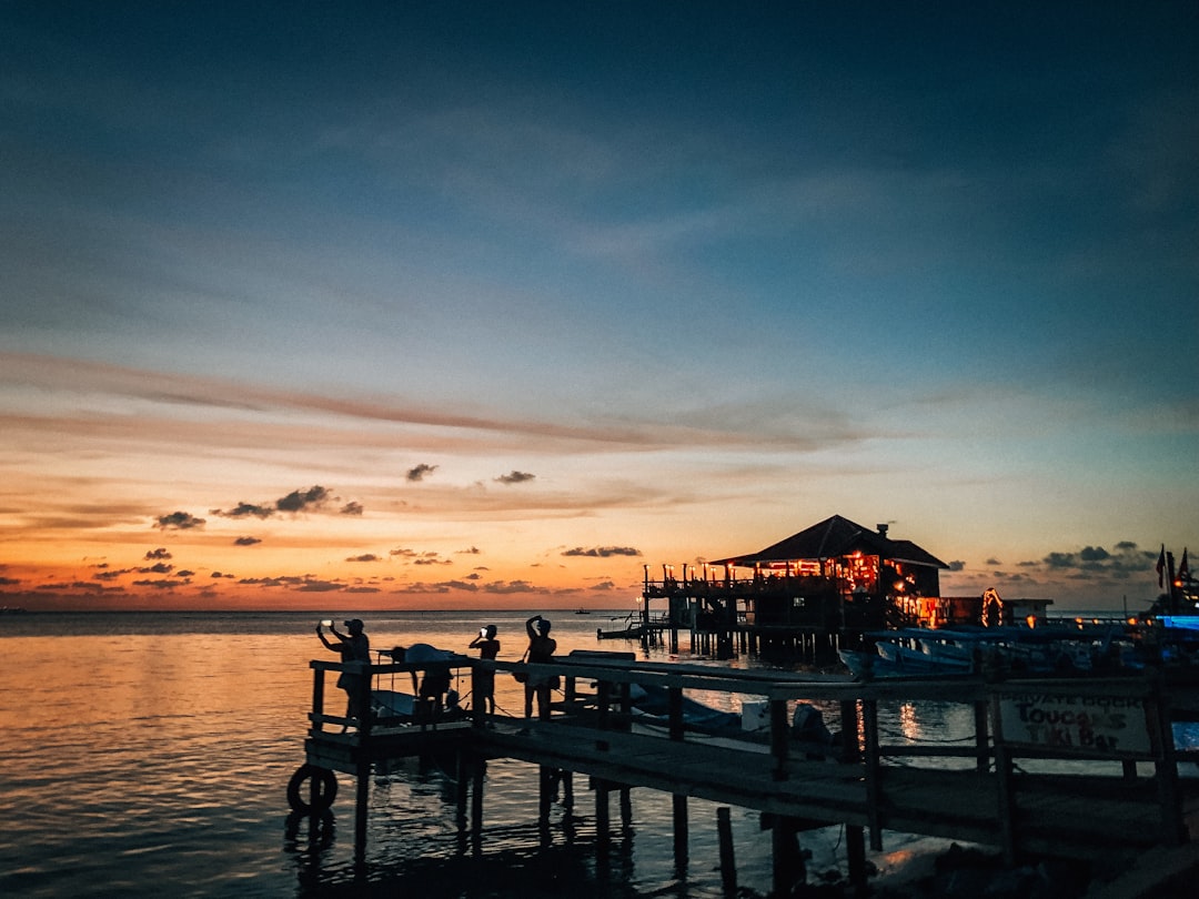 Roatan nightlife guide
