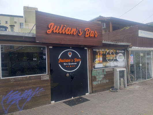 Julian's Bar